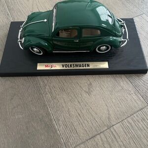 Volkswagen 1951 Green Model Car by Maisto